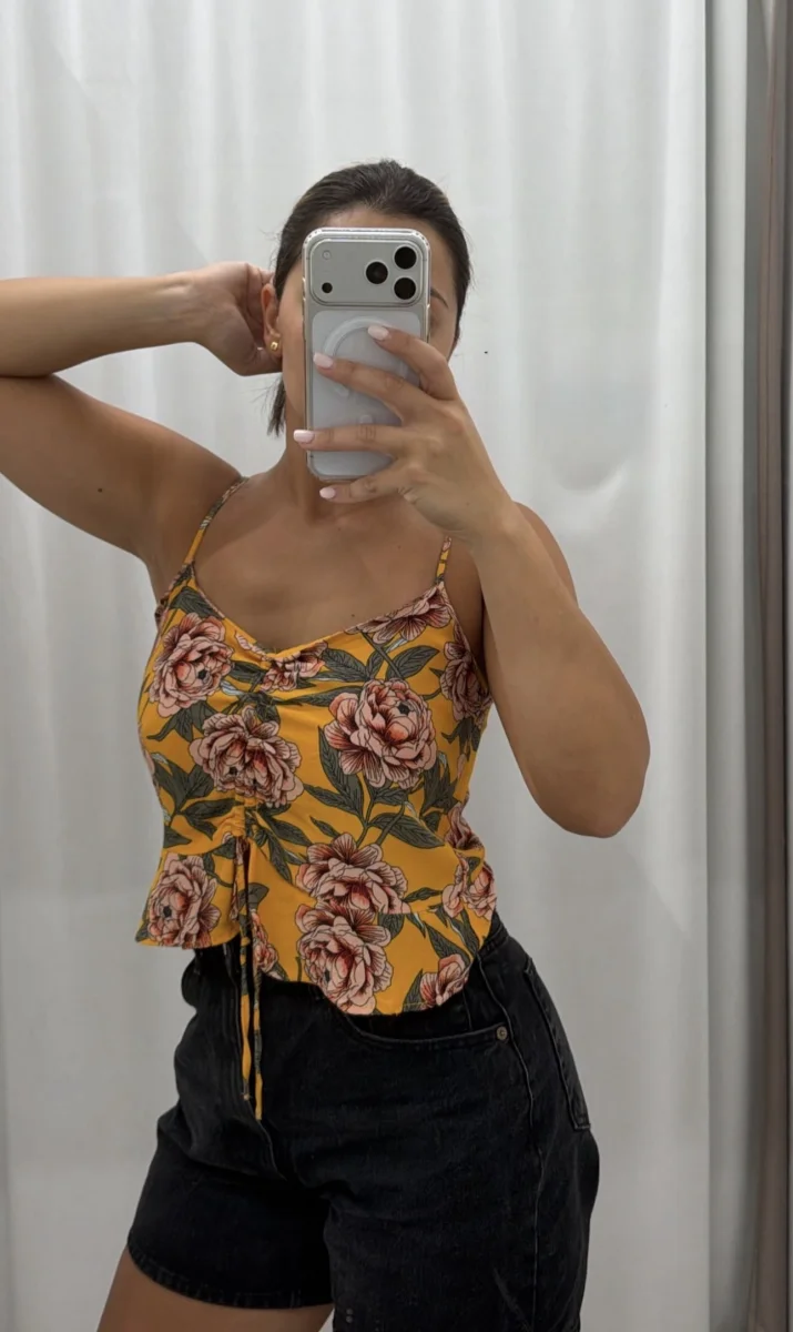 Blusa mostaza floreada