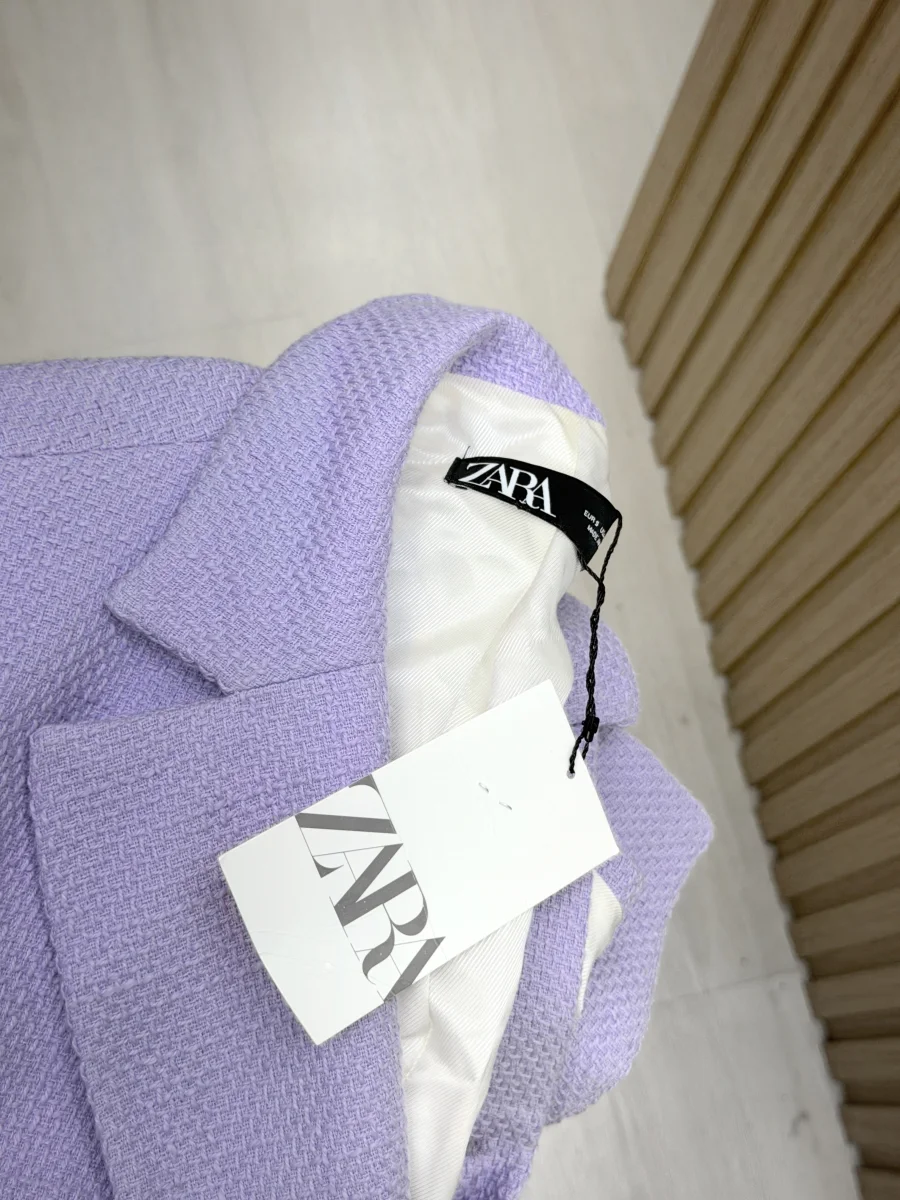 Blazer Zara con etiqueta