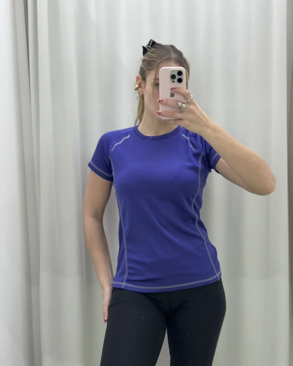 Remera violeta