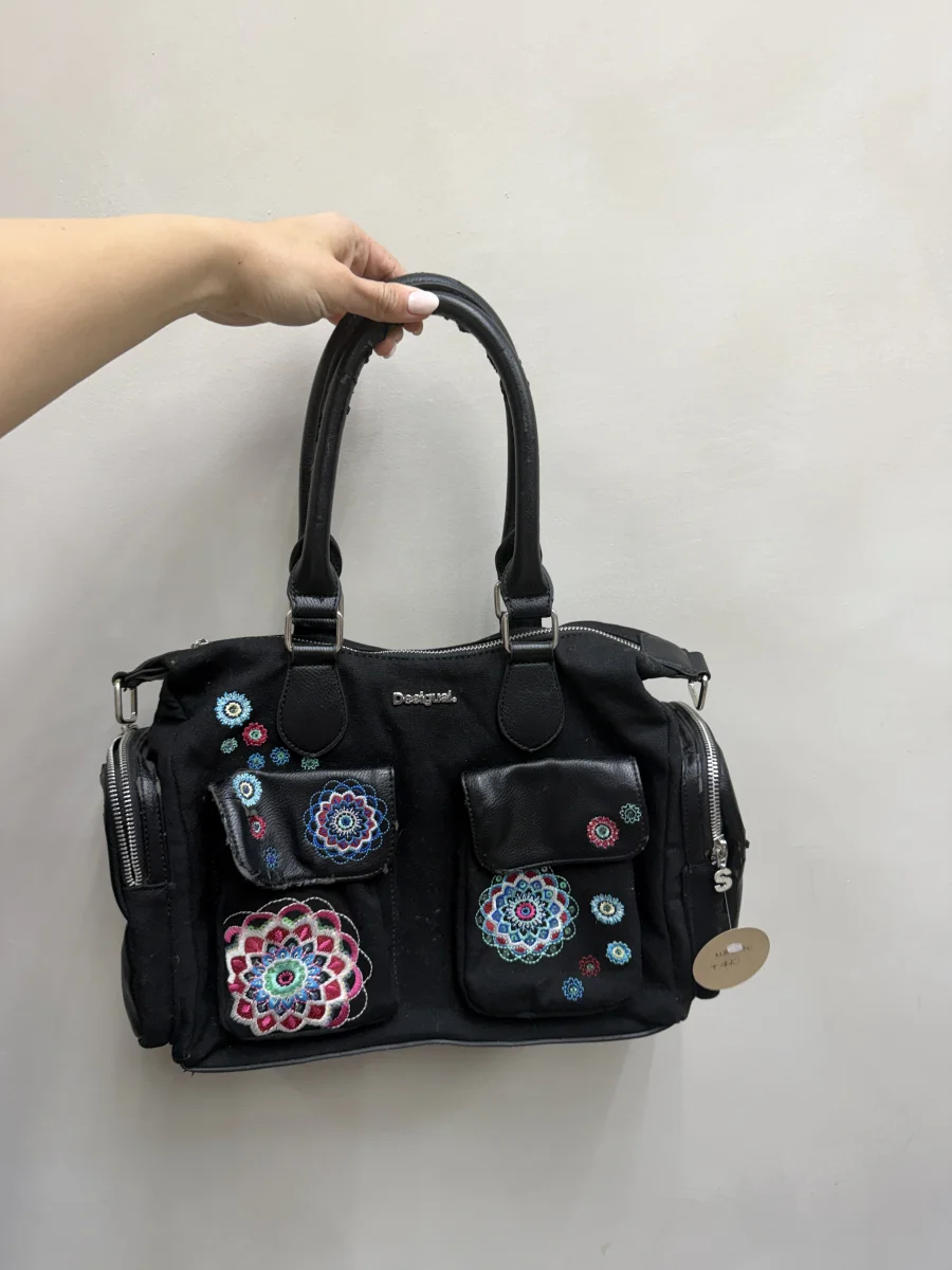 Cartera Desigual con detalles