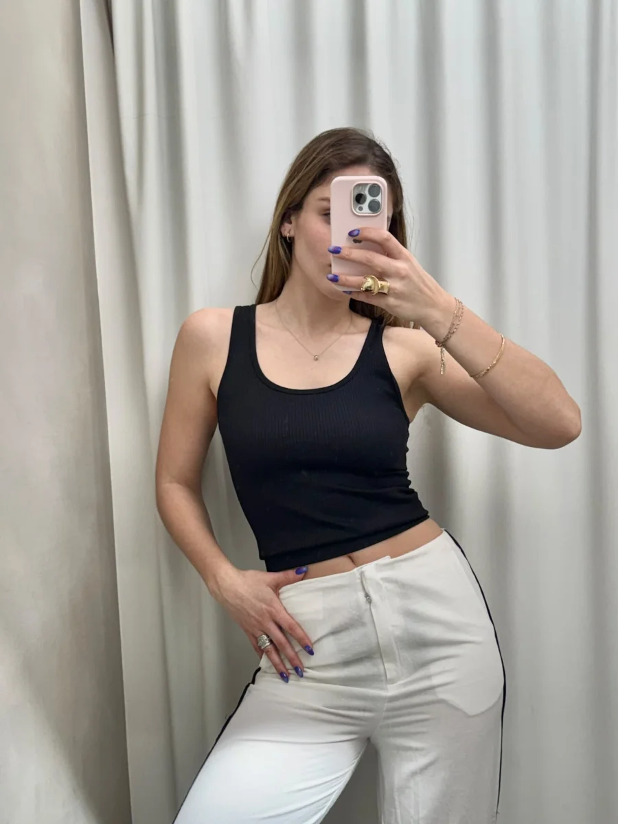 Musculosa elastizada negra