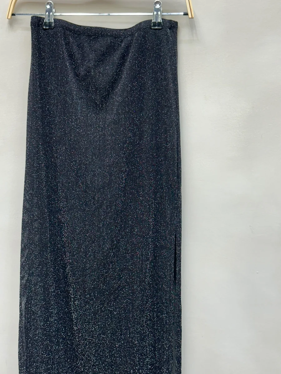 Pollera con transparencia y brillo