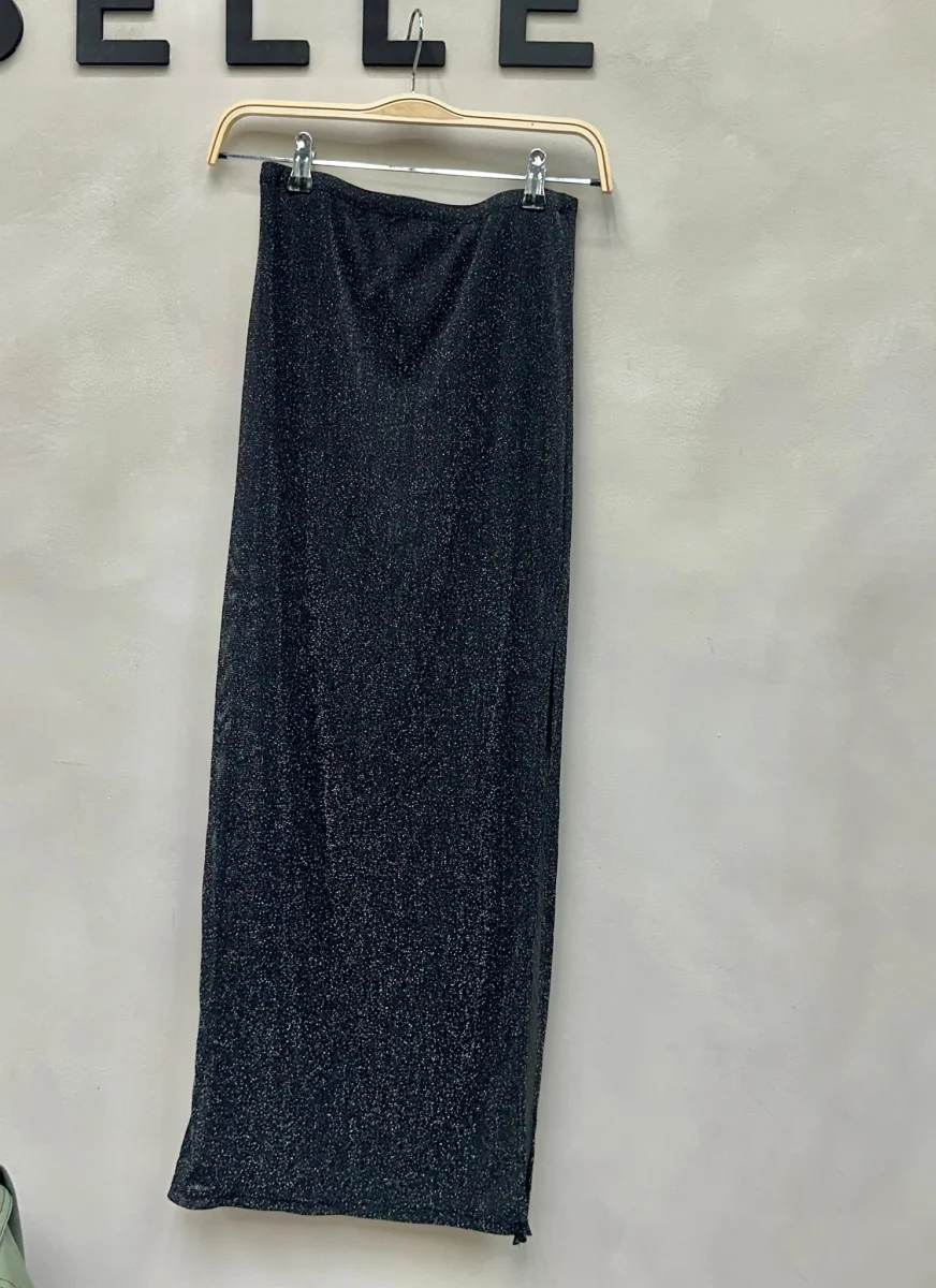 Pollera con transparencia y brillo